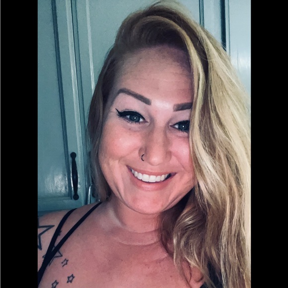 Meet your Posher, Lauren - Picture 1 of 5